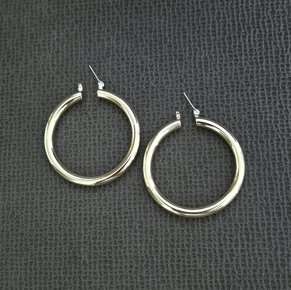 Luv AJ Gold💛 Amalfi Hollow Tube Hoop Earrings - NWT - Picture 2 of 15